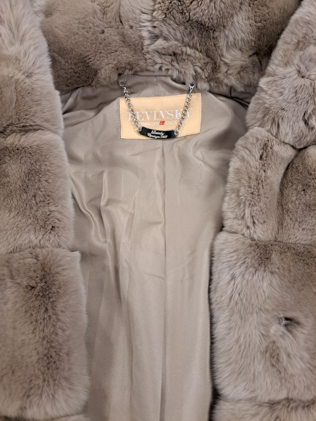 Imelda-A, 85 cm. - Capucha - Rex - Mujer - Cafe Latte