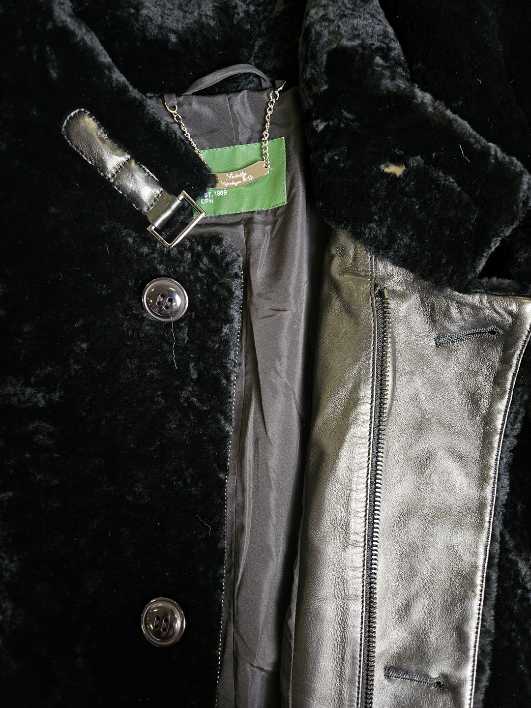 Jallel, 100 cm. Wave Lamb - Man Black