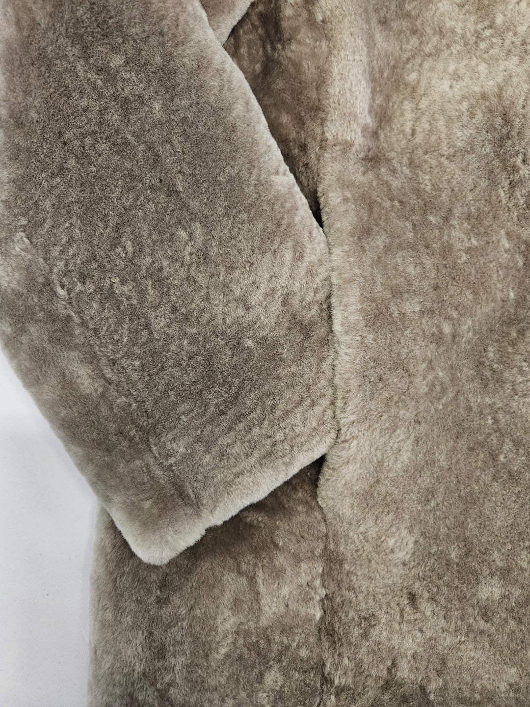 Janka, 70 cm. - Collar Wave Lamb - Women Taupe