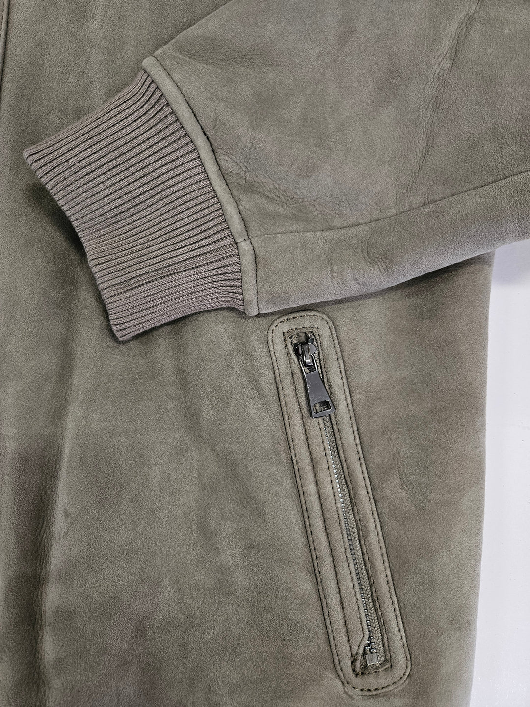 Iker, 66 cm. - Collar Suede Lamb - Man Light Grey