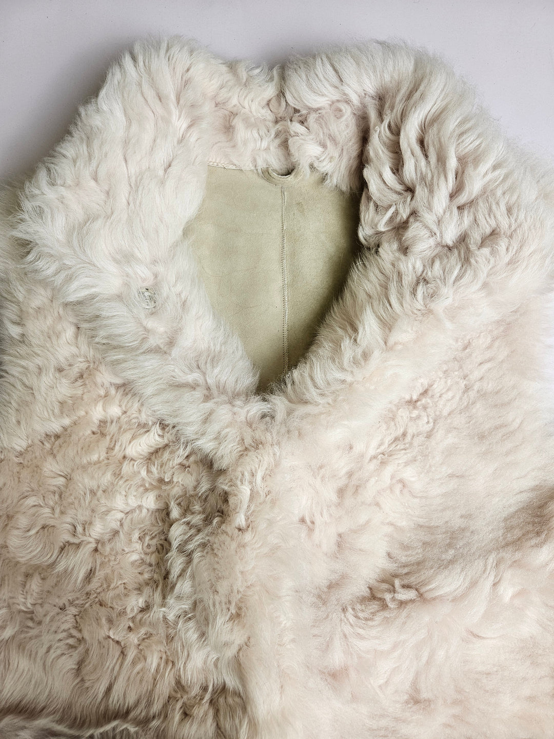 Jessica, 68 cm. -Krave - Semsket lam - Dame - Lys beige
