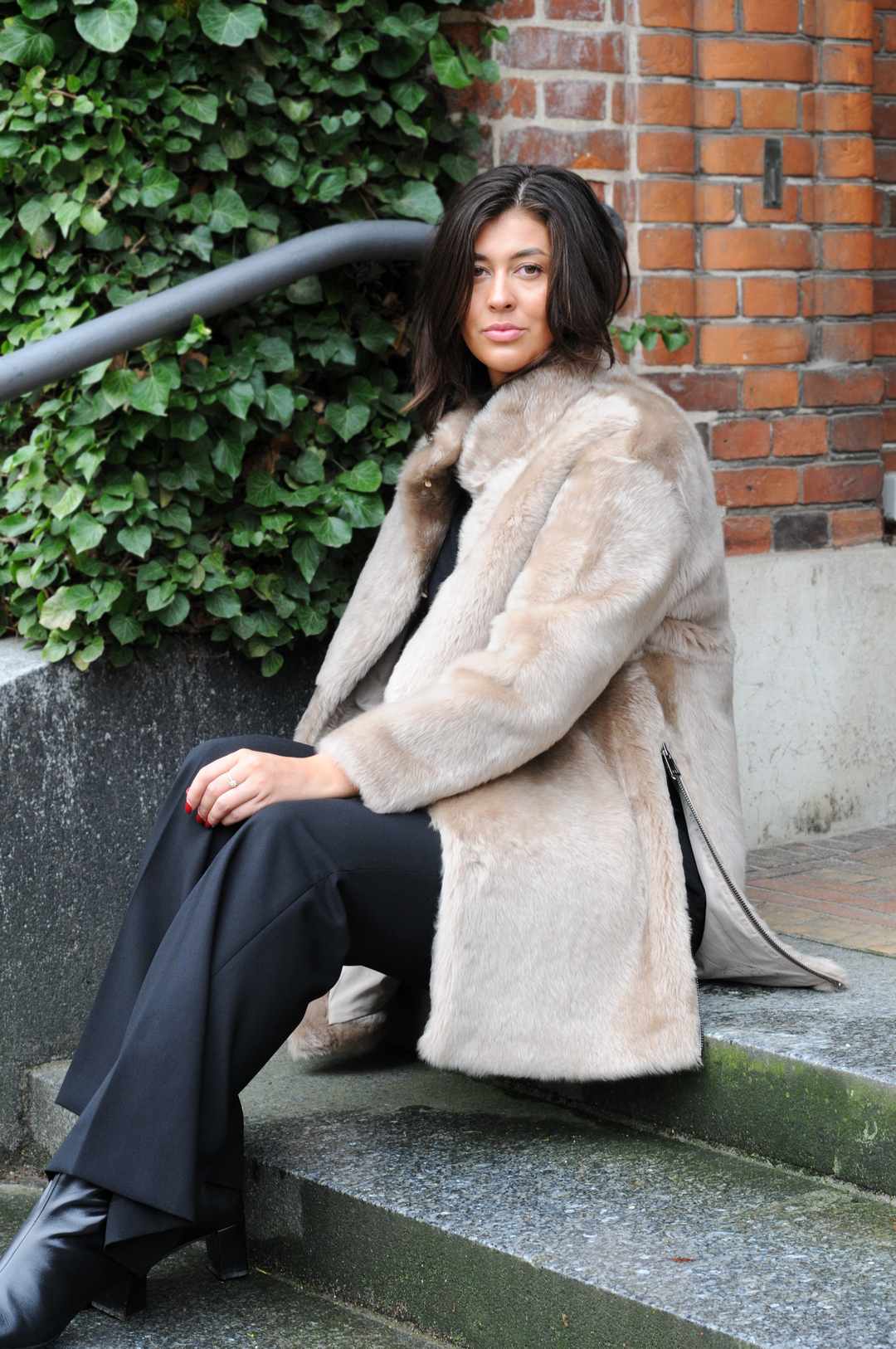 Halima, 85 cm. - Collar - La Coon Lamb - Mujeres - Camel