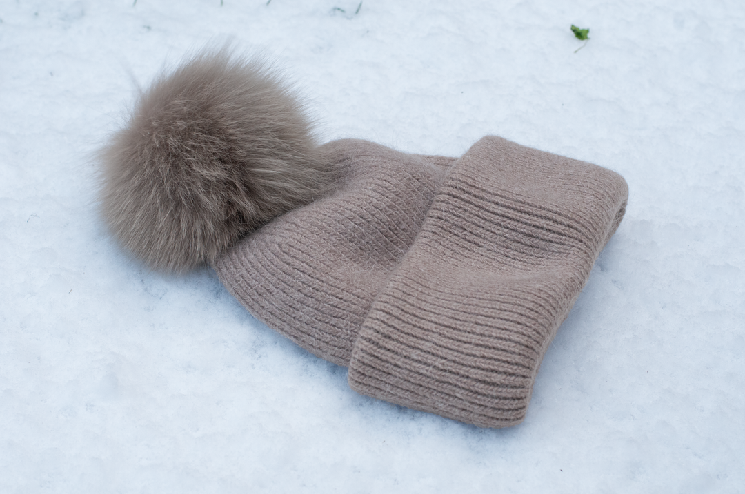 HL22C007 Angora wool beanie with fur pompon Taupe