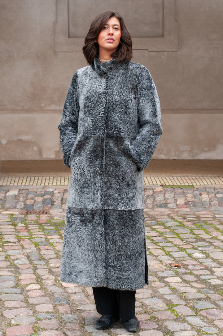 Innocente, 125 cm. - Collar - La Coon Lamb - Women - Black