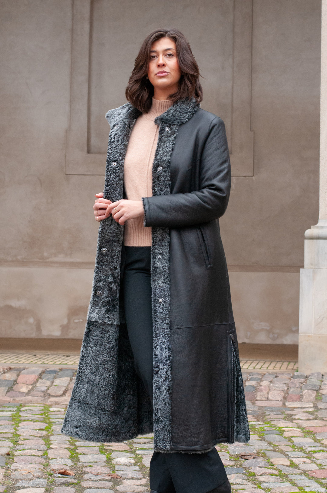 Innocente, 125 cm. - Collar - La Coon Lamb - Women - Black