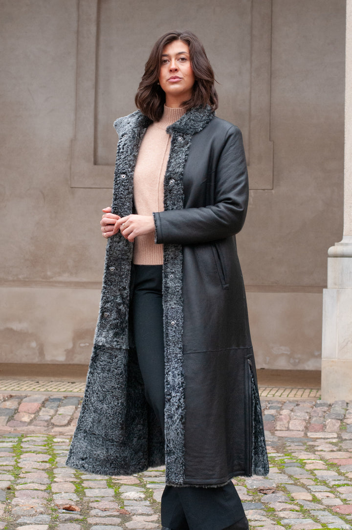 Innocente, 125 cm. - Collar - La Coon Lamb - Women - Black