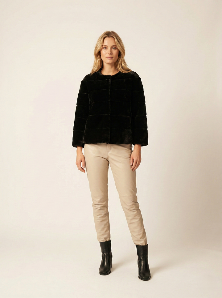 Horiane, 55 cm. - Cordero de cabello liso - Mujeres - Negro