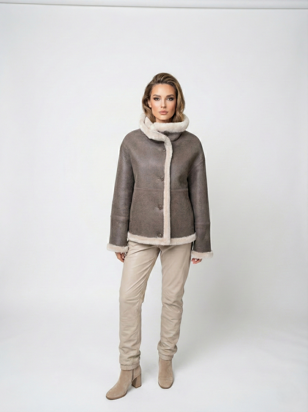 Iolande, 60 cm. - Halsband - Nappa Lamm Crack - Damen - Braun