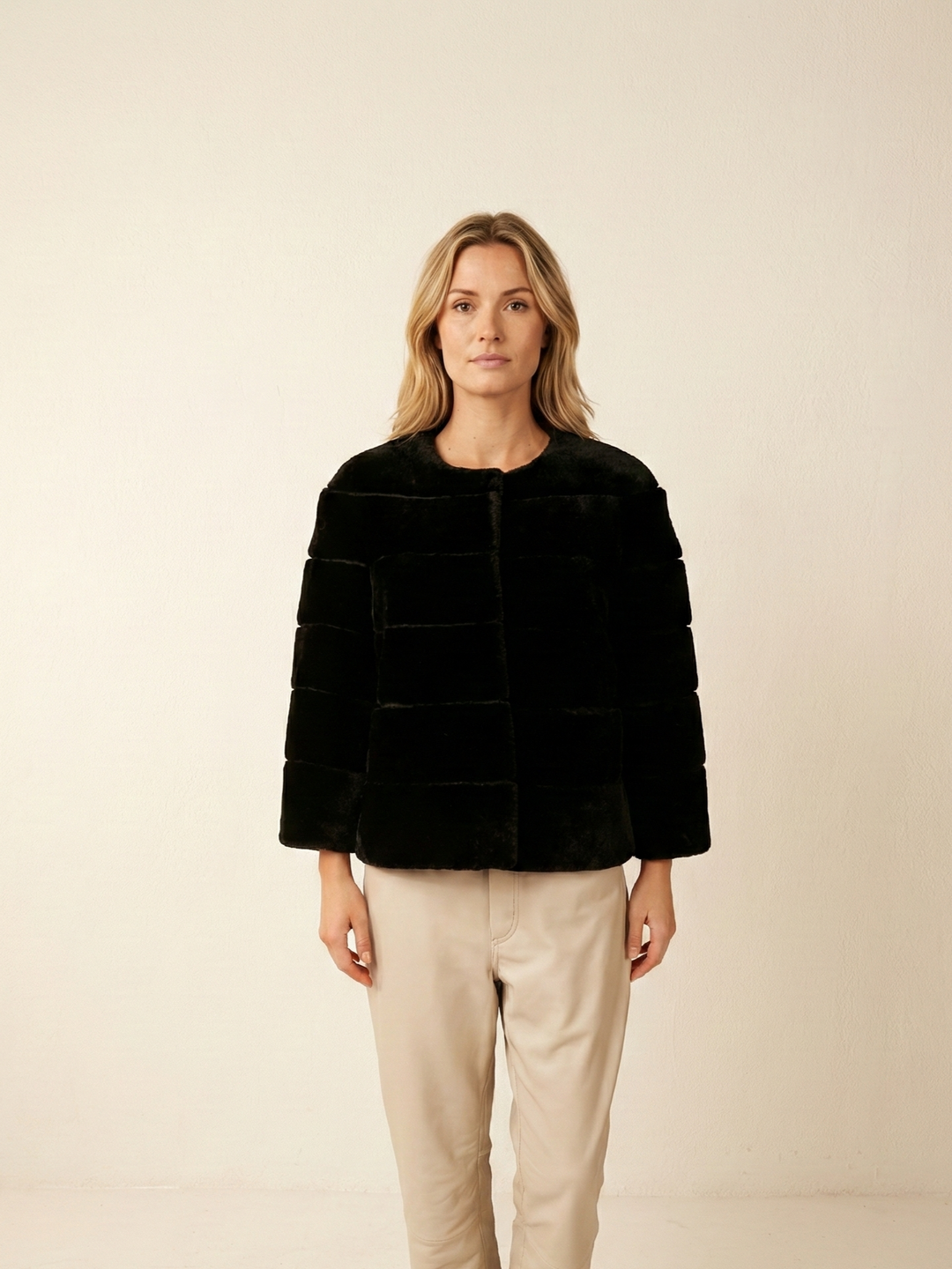 Horiane, 55 cm. - Cordero de cabello liso - Mujeres - Negro