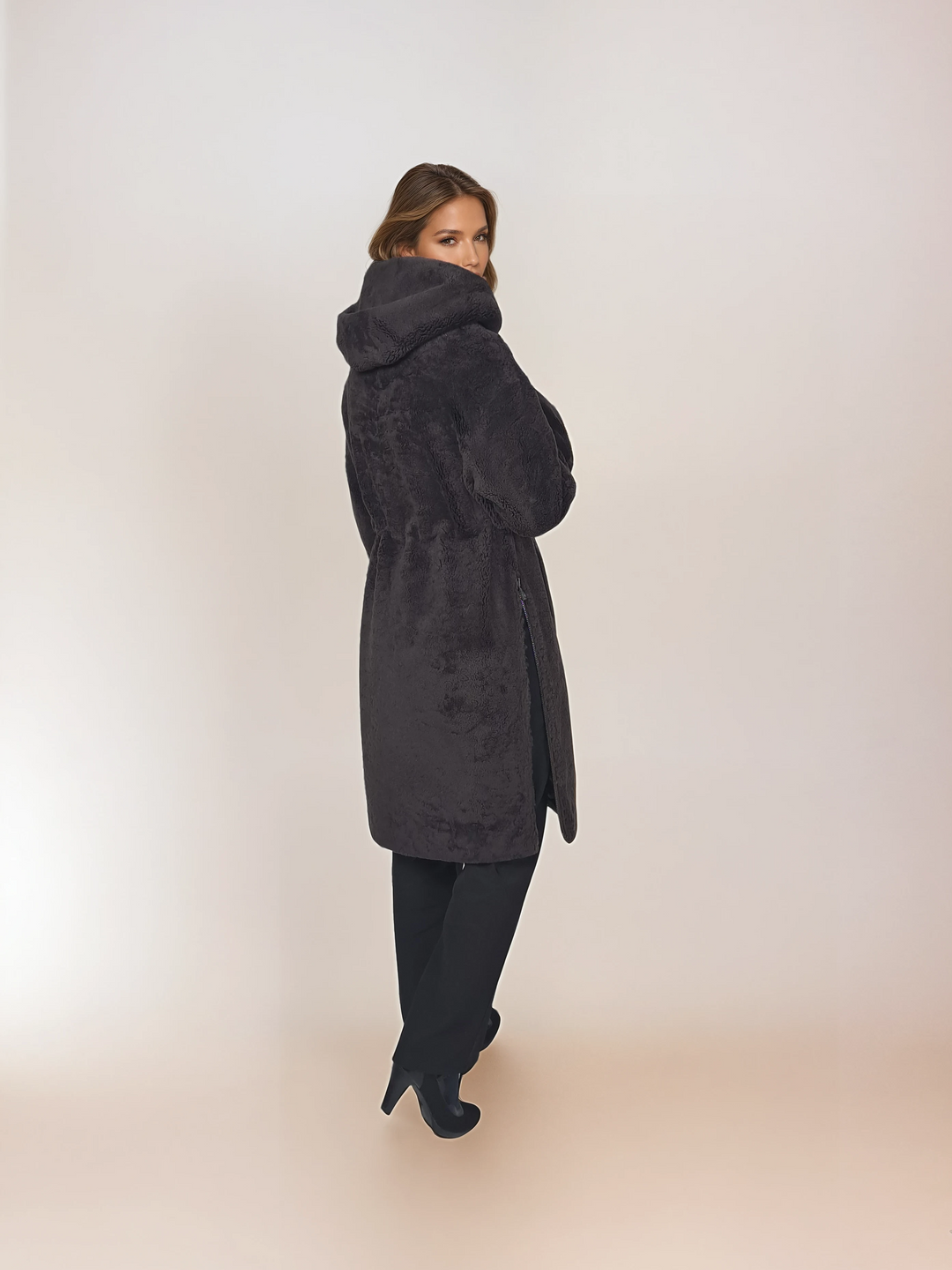 Iluka, 100 cm. - Kapuze - Curly Lamb - Damen - Kaffee