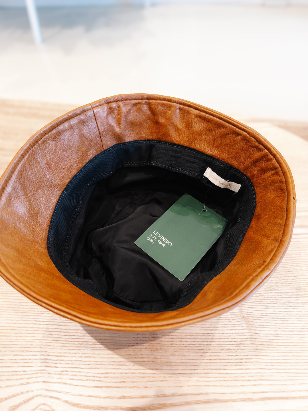 HL24C049 Lederen hoed - leer - Accessoires - Cognac