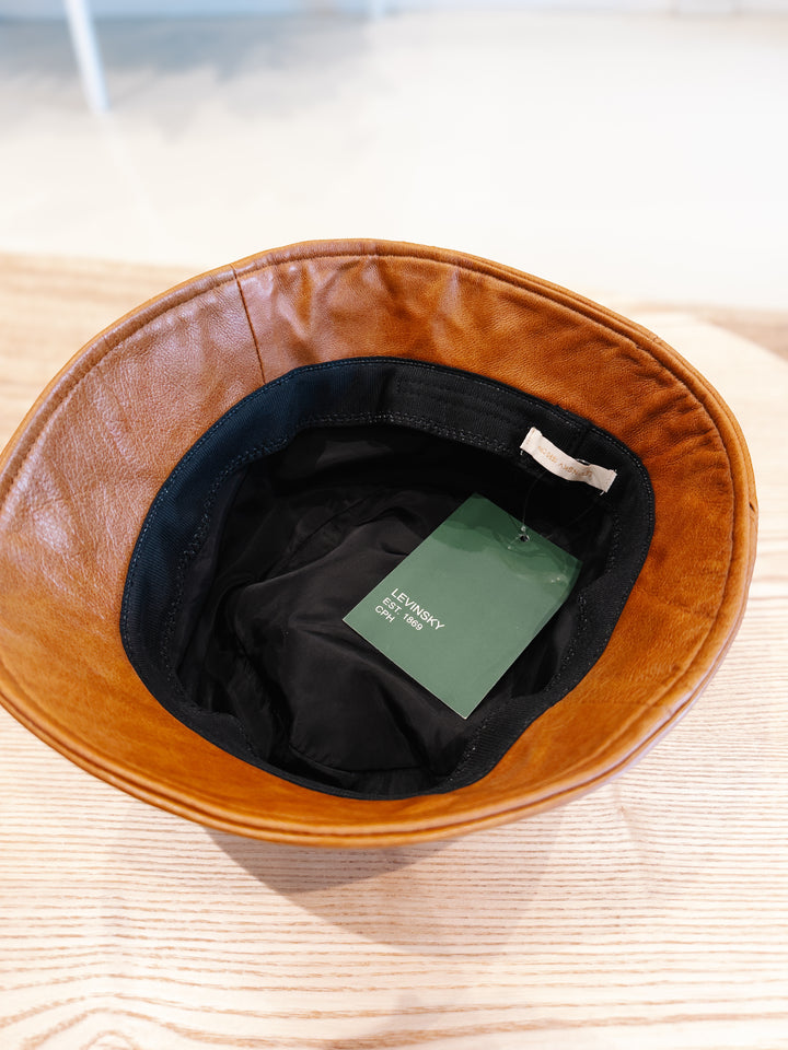 HL24C049 Lederen hoed - leer - Accessoires - Cognac