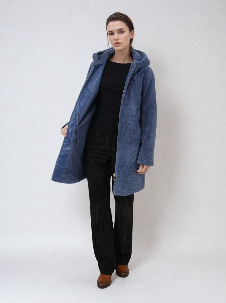 Delaney, 87 cm. - Kapuze – Jacke aus lockigem Lamm – Damen – Blau