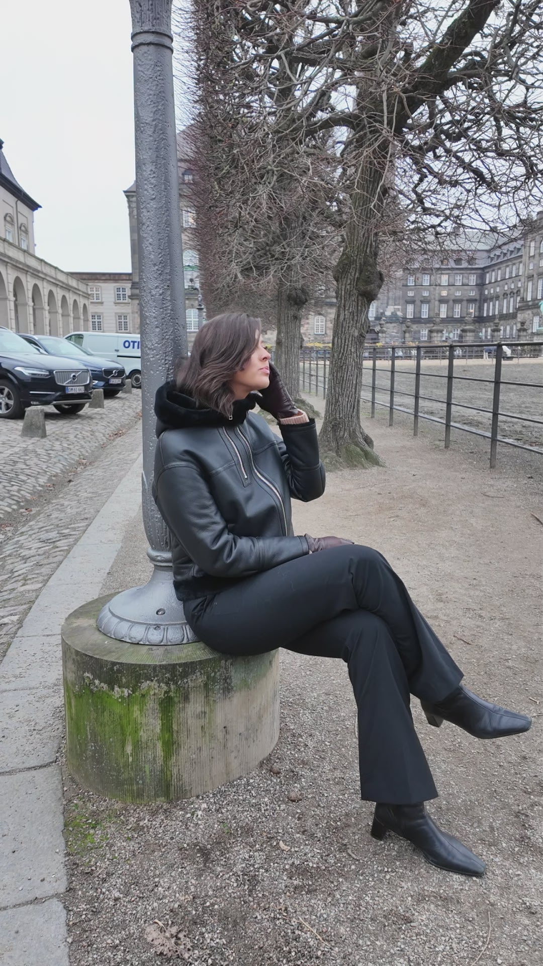 Isha, 56 cm. - Hood - Nappa Lamb - Women - Black