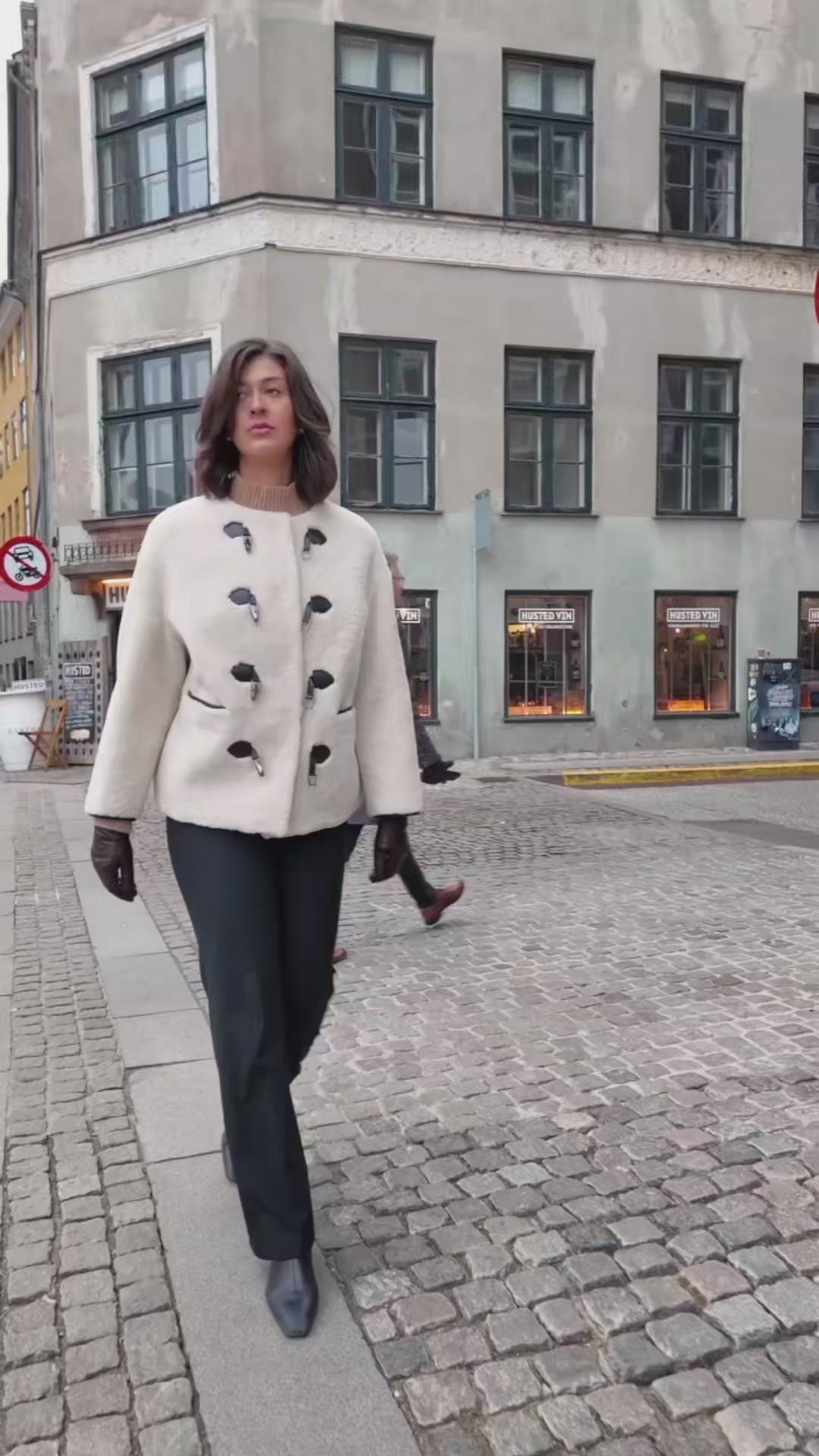 Ila, 65 cm. - Curly Lamb - Women - Beige