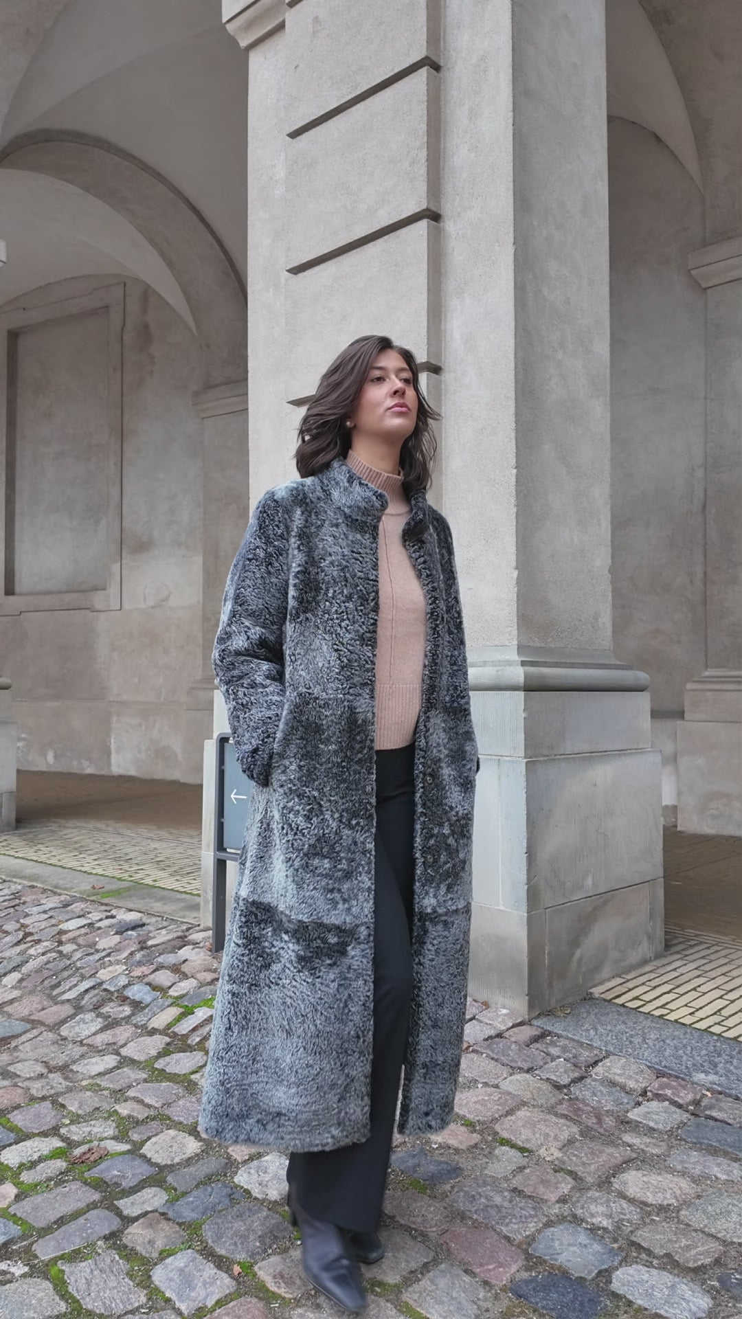 Innocente, 125 cm. - Collar - La Coon Lamb - Women - Black